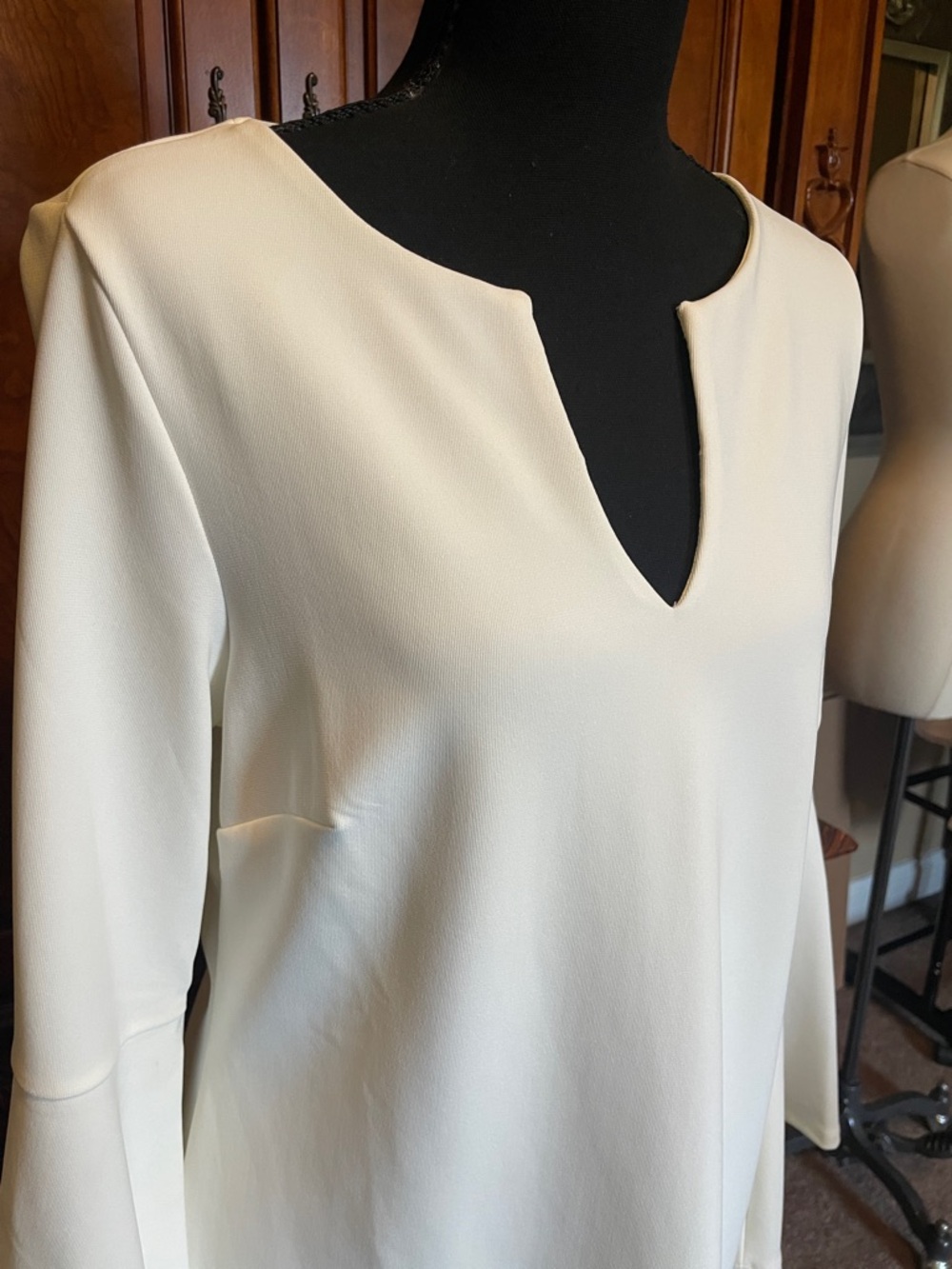 Boston Proper Cream Split-Neck Bell Sleeve Tunic Size Medium - Picture 3 of 9